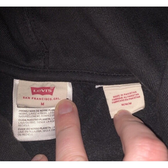 Levi’s Black Cropped Hoodie Medium Pullover Sweatshirt Casual Streetwear Y2K - Picture 3 of 4